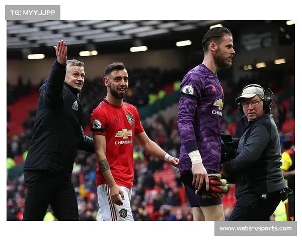 费尔南德斯父亲场边指导被投诉，裁判介入平息风波